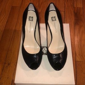 Anne Klein Akserafina Black RP size 7